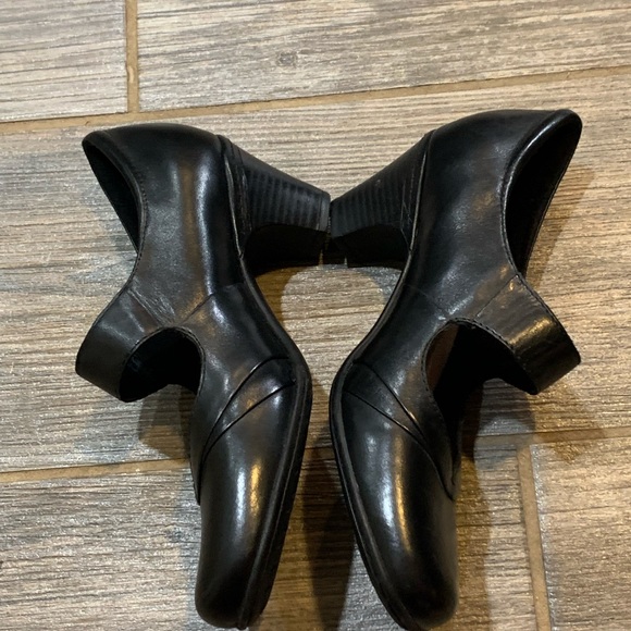 Never Worn Rockport Mary Jane Heels- size 8 - Picture 3 of 8